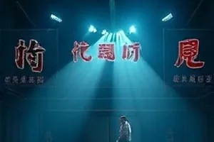 《第七次日落》橙红落日压住沙丘脊线的封面